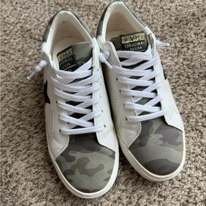 Vintage Havana Camo Sneakers Size 7.5